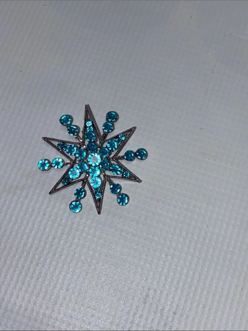 Turquoise/Blue Starburst Snowflake Brooch - silvertone